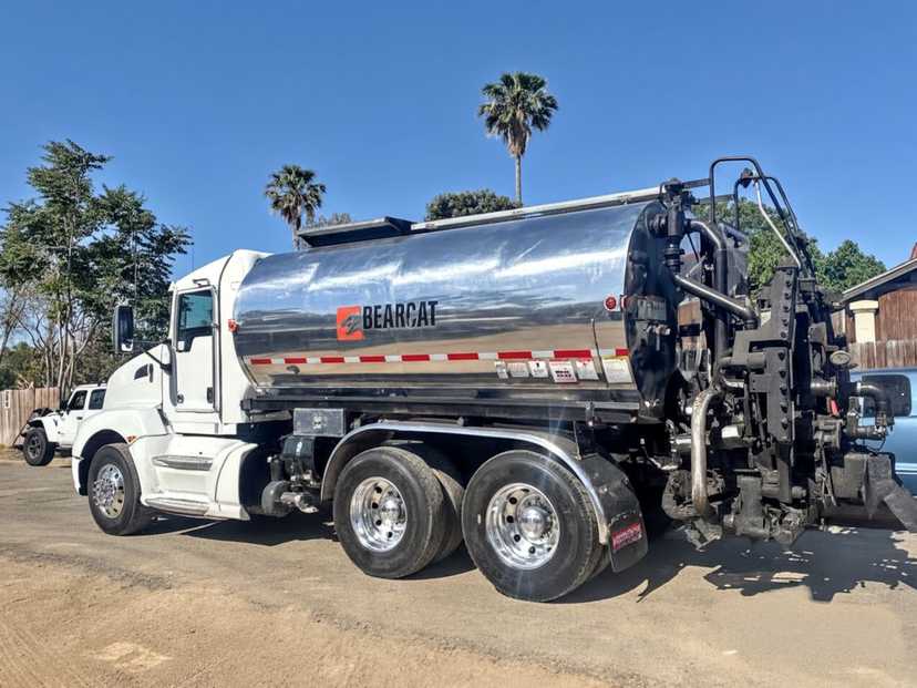 2011 Kenworth T660 Bearcat 501 System Oil Asphalt Distributor Truck