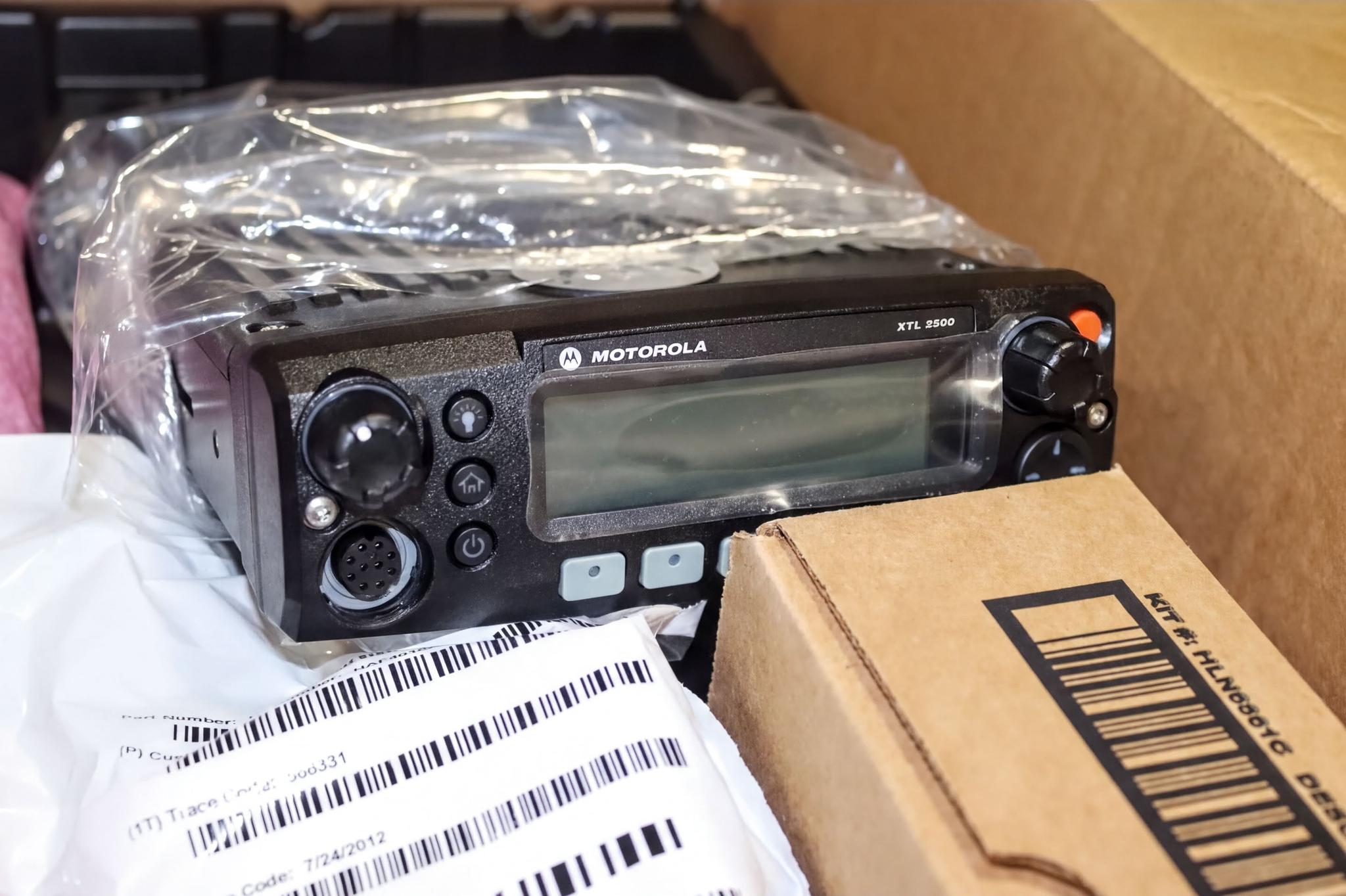 BRAND NEW TESTED WORKING XTL 2500 ORIGINAL PACKAGING - image 2