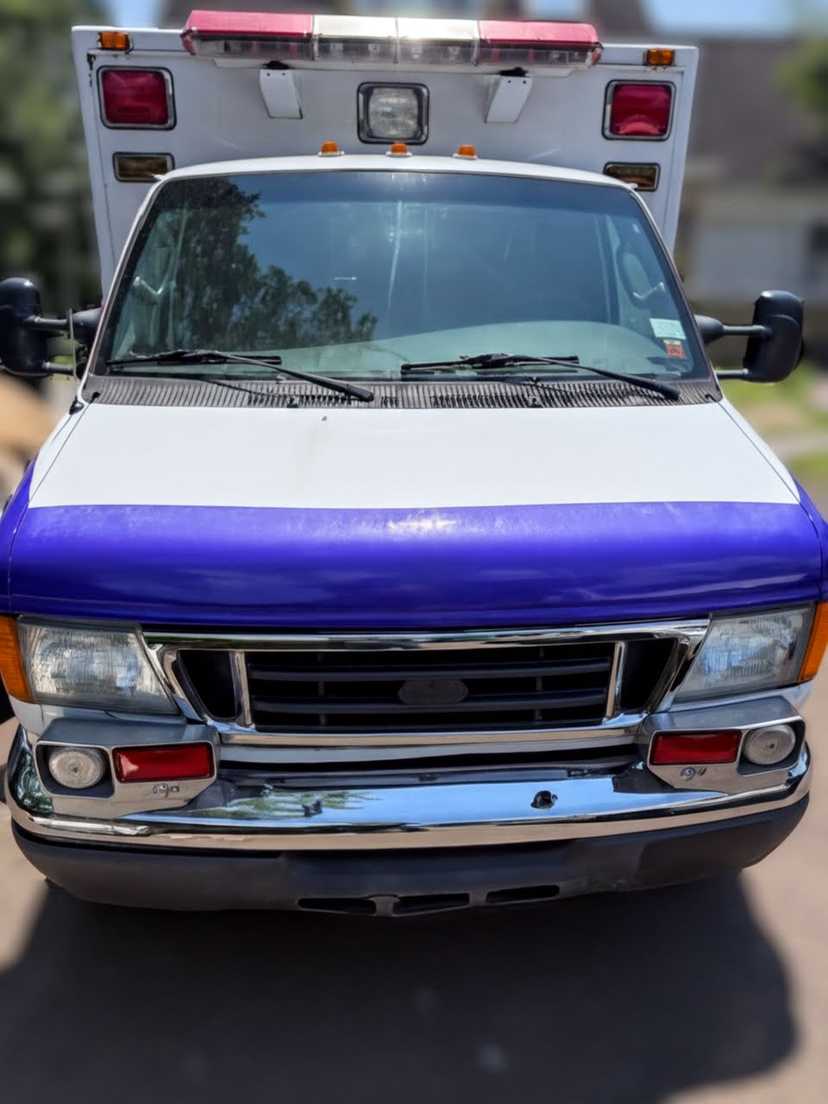 2006 MedTec Ford Type III Ambulance — photo 4