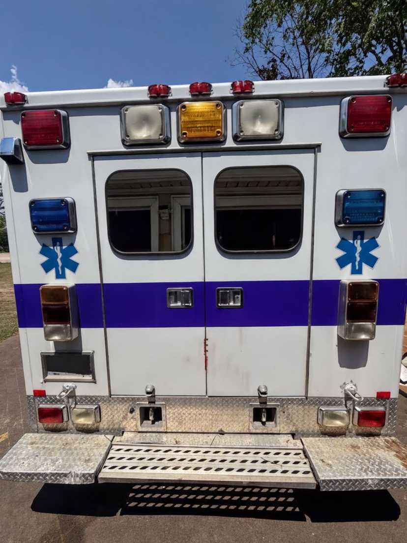 2006 MedTec Ford Type III Ambulance — photo 3