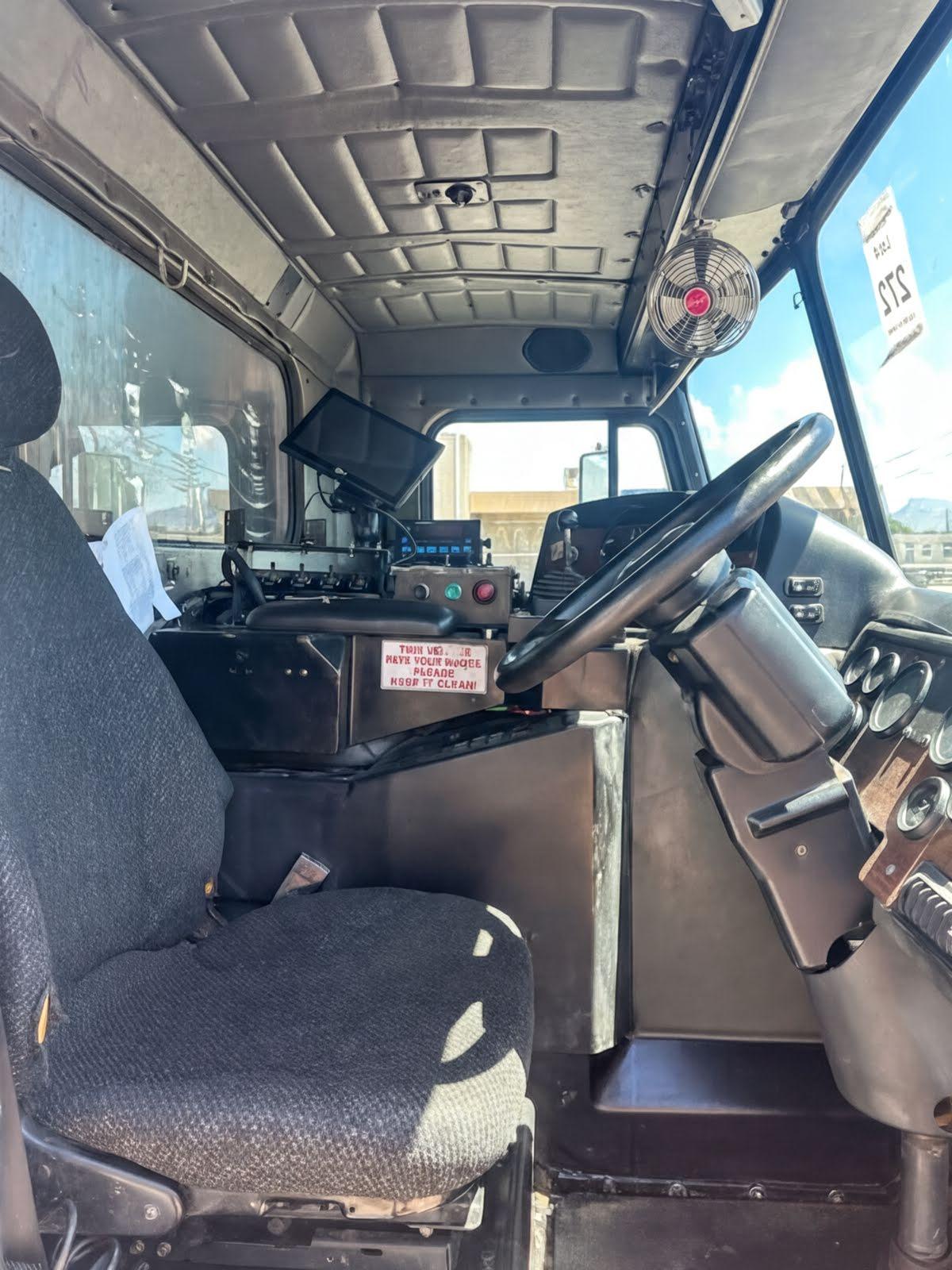2011 Peterbilt Heil Automated Side Loader - image 5