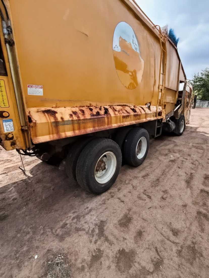 2010 CCC Kann Front Loader — photo 2