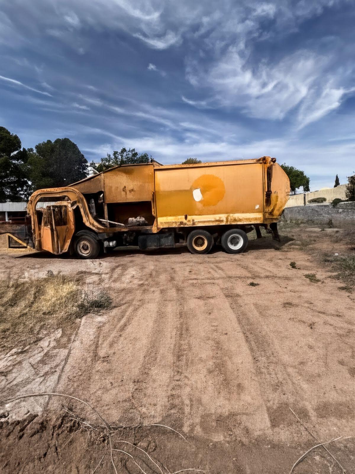 2010 CCC Kann Front Loader - image 5
