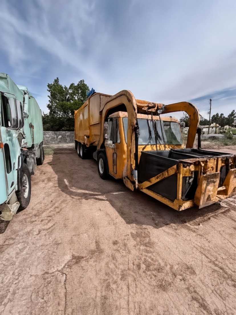 2010 CCC Kann Front Loader — photo 4