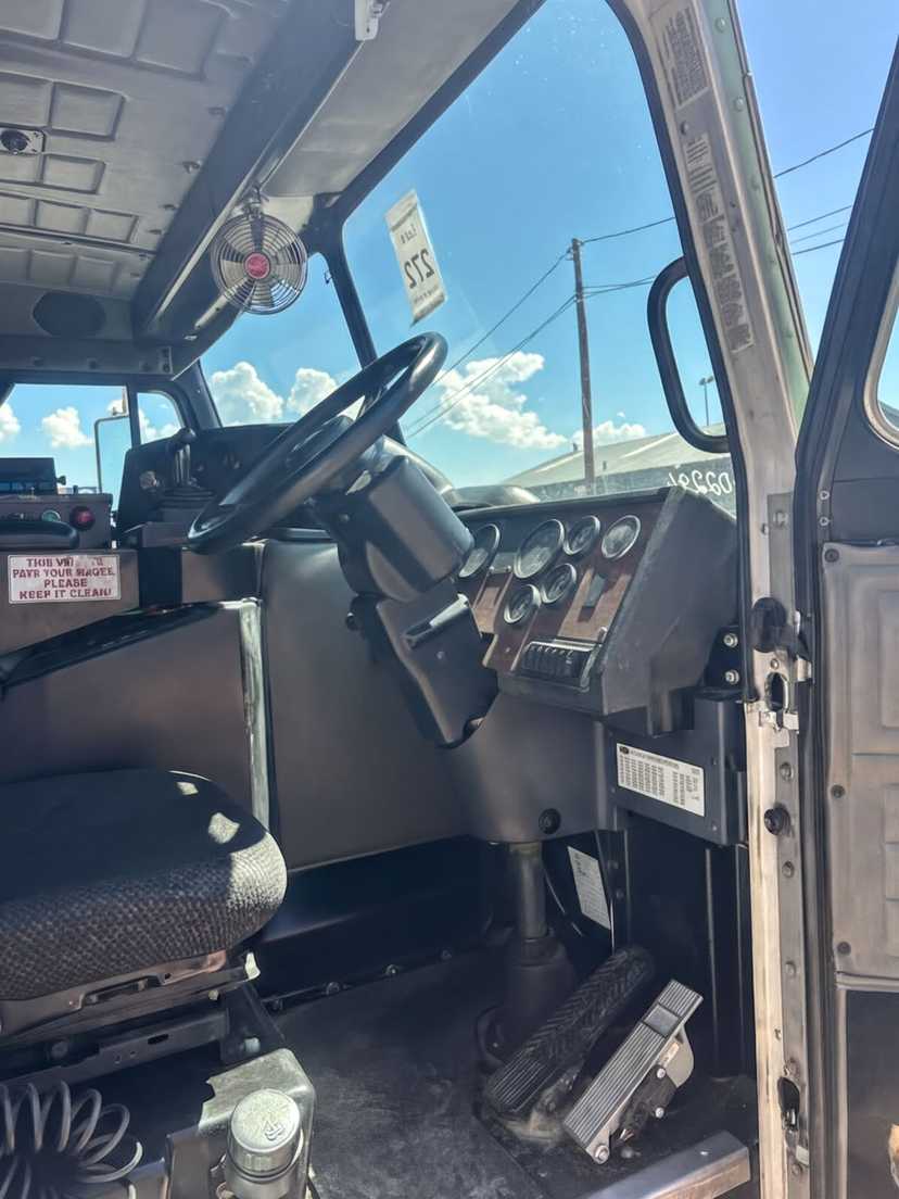 2011 Peterbilt Heil Automated Side Loader — photo 4