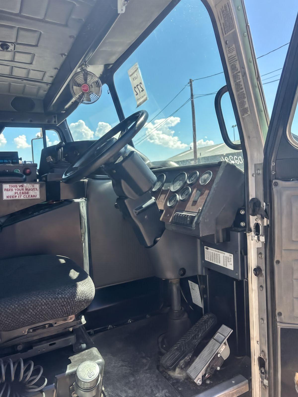 2011 Peterbilt Heil Automated Side Loader - image 4