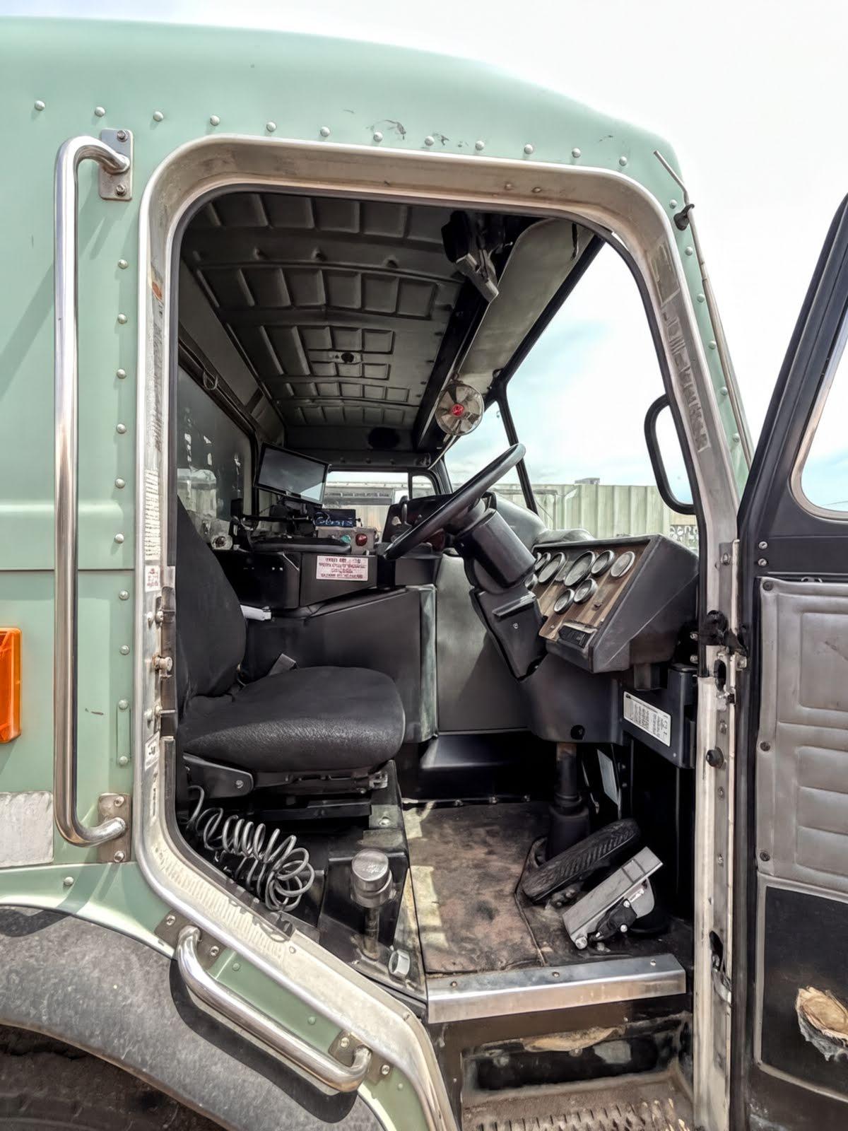 2013 Peterbilt Heil Automated Side Loader - image 4