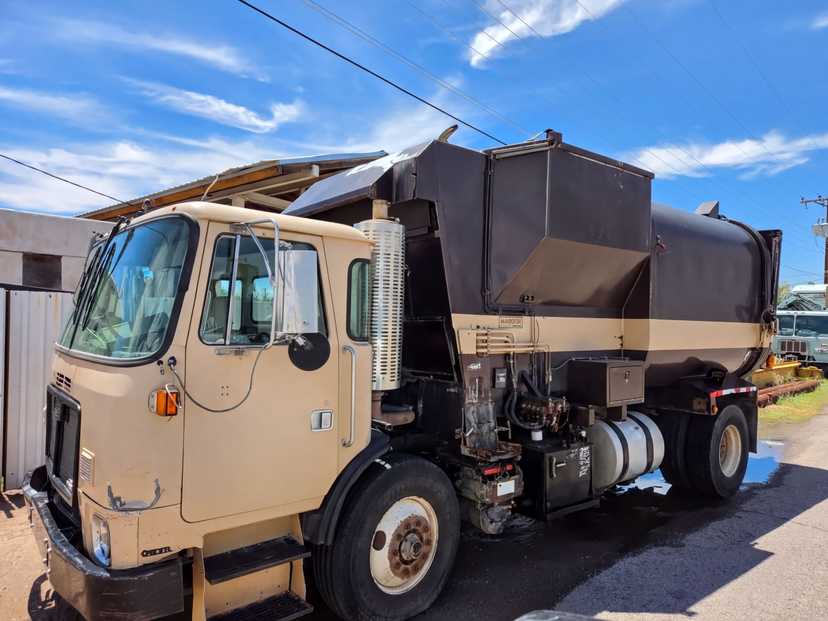 2010 Autocar Automated Side Loader — photo 5