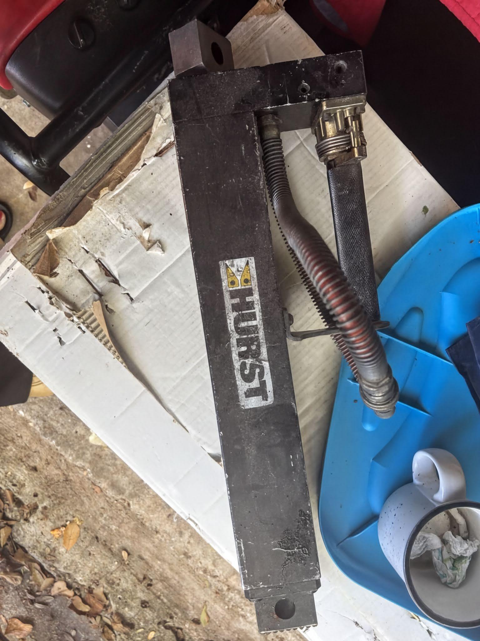 HURST hydraulic Cutter w/ generator - image 3