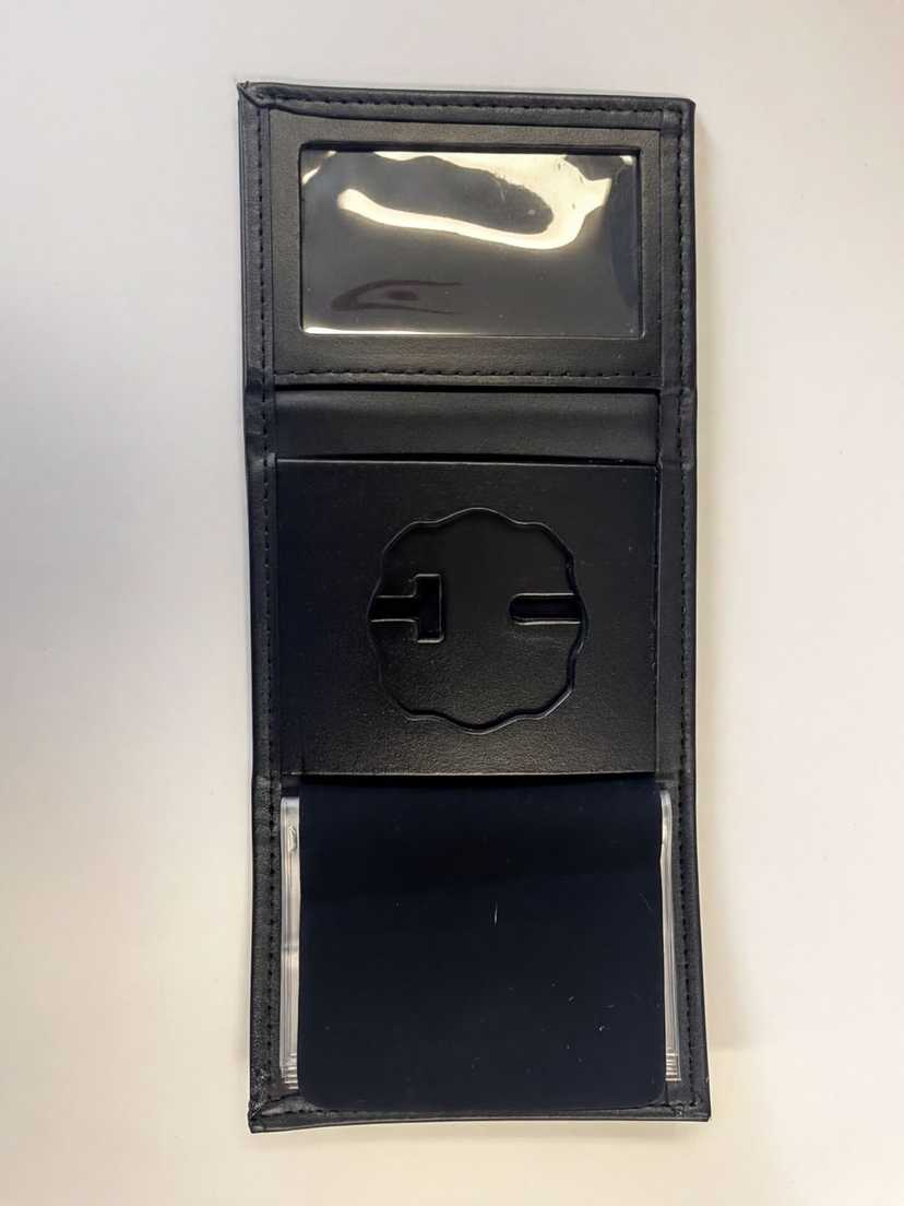 Perfect Fit Badge Wallet Style 100