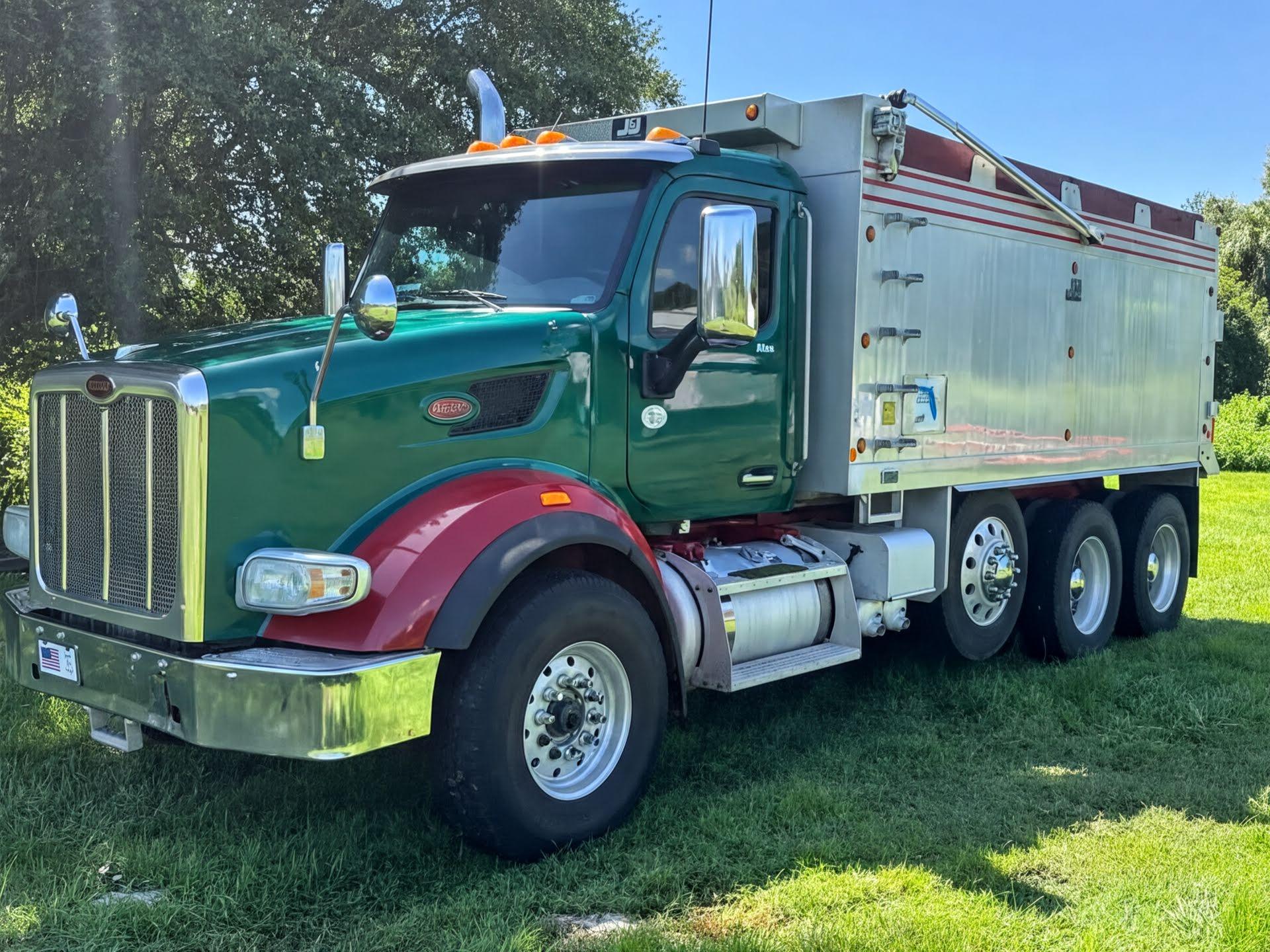 2017 Peterbilt 567 - image 1