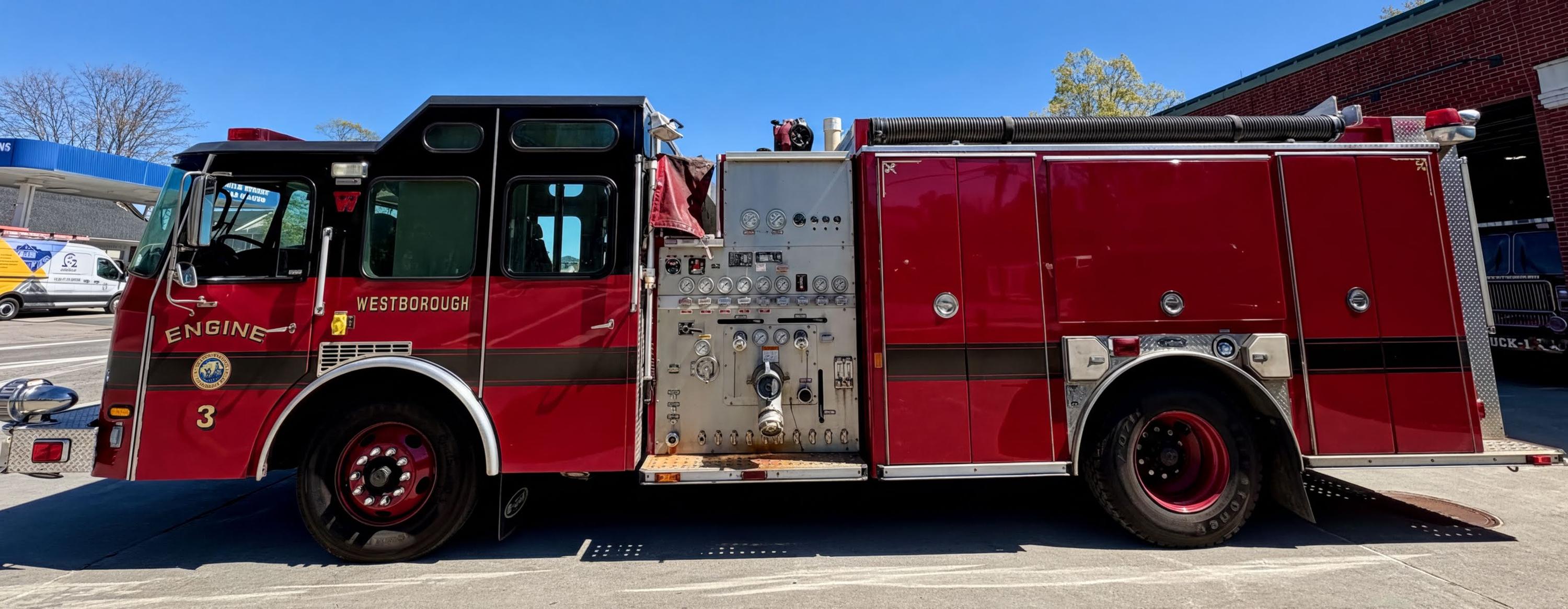 2005 E-One Typhoon Pumper - image 2