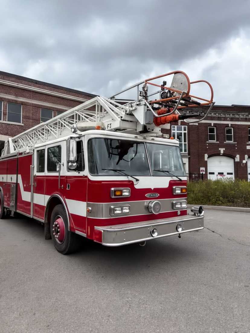 1991 Pierce 100' Aerial