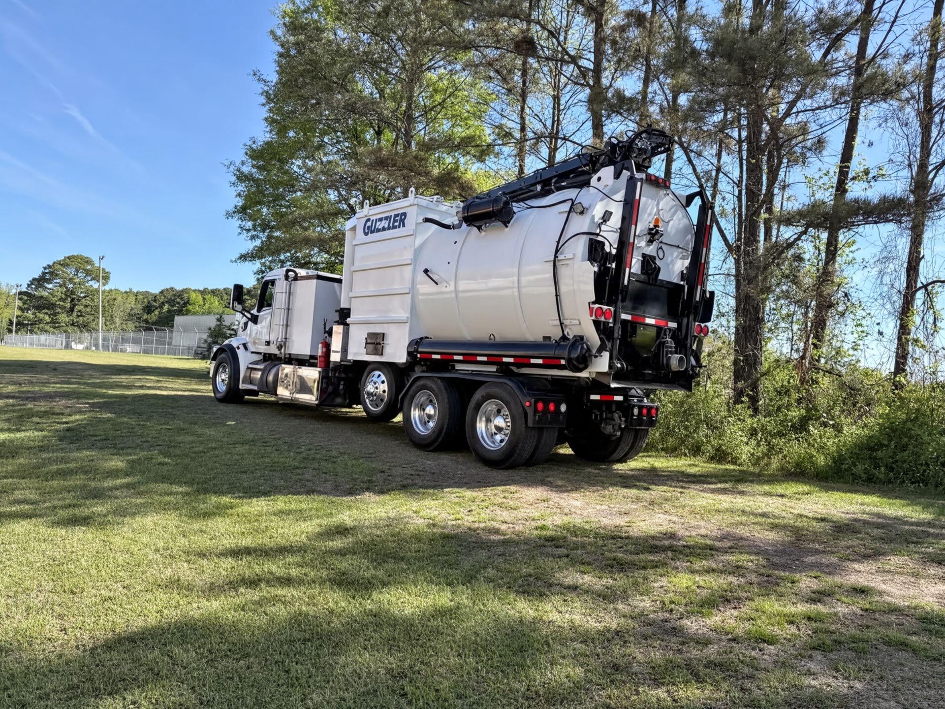 2021 Peterbilt Hydrovac - image 1