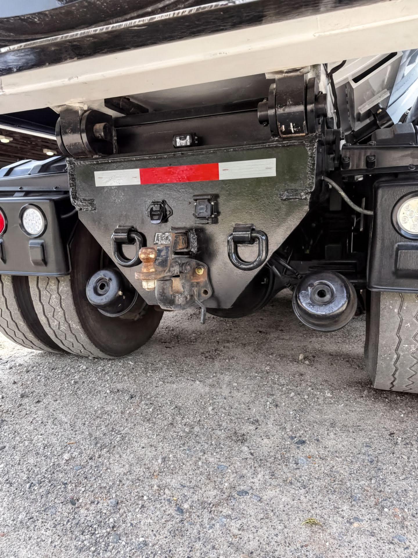 2021 Peterbilt Hydrovac - image 4
