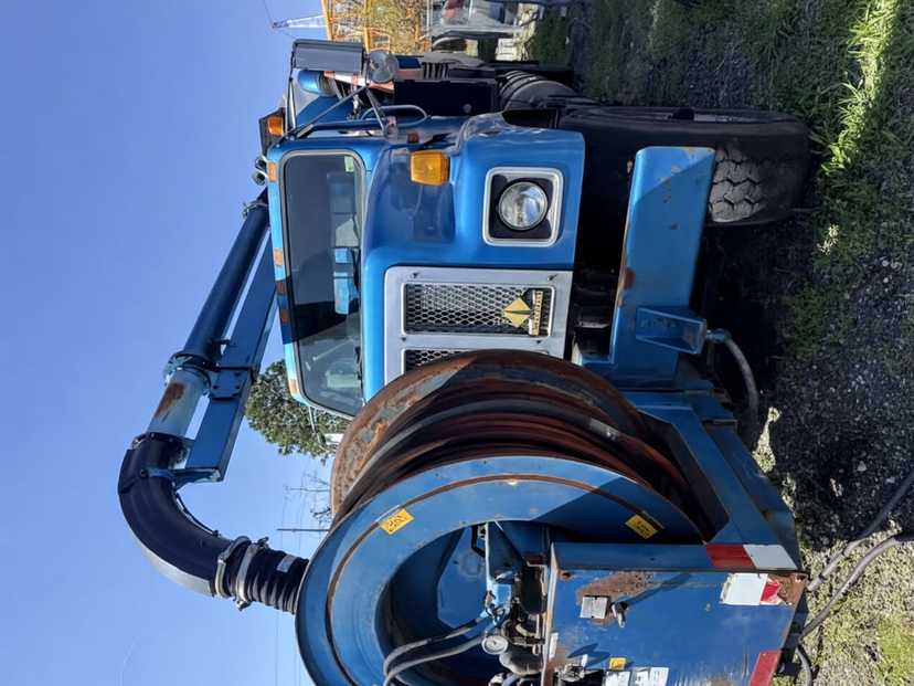 1995 International Hydrovac