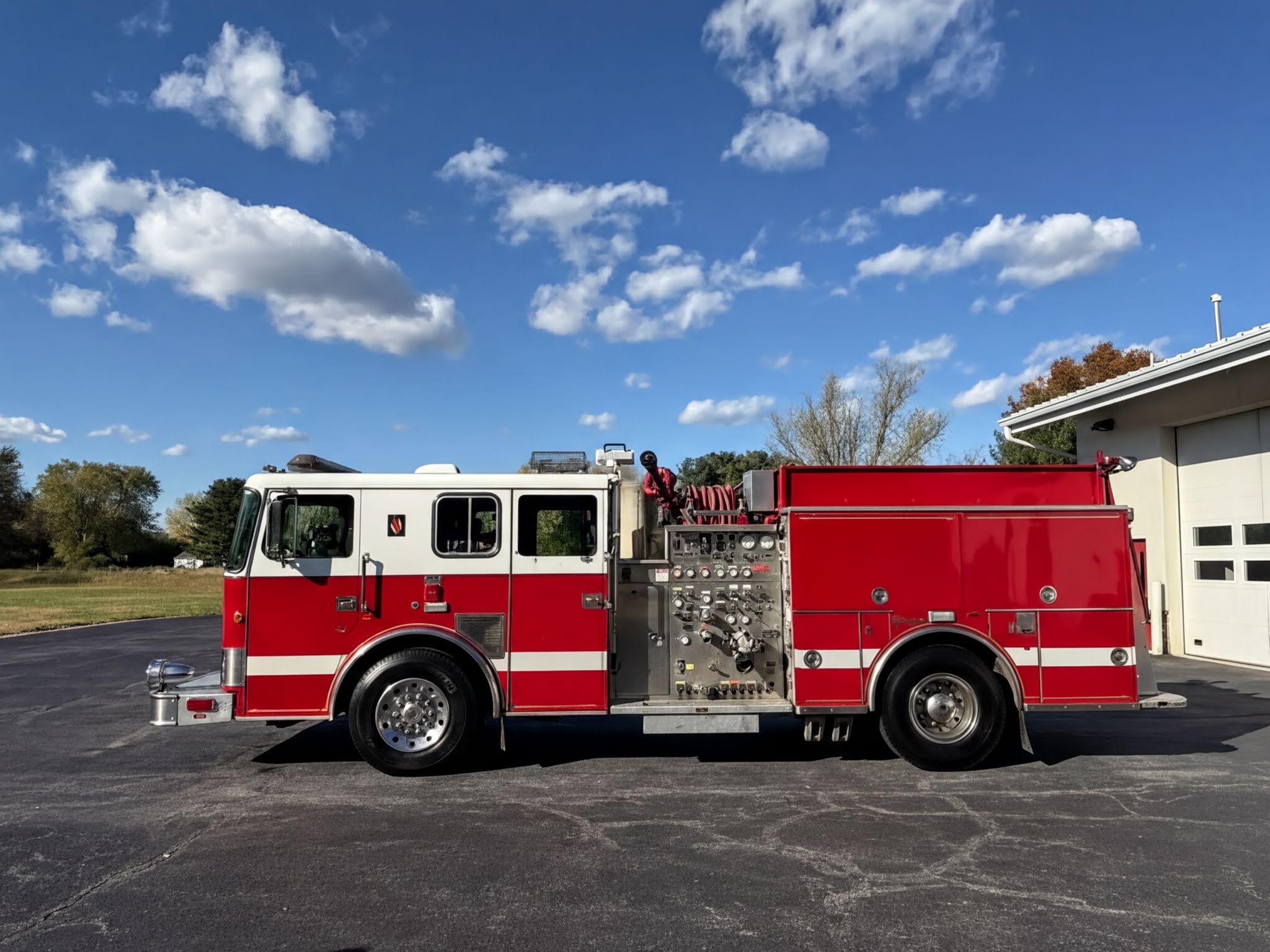 1997 Seagrave Pumper - image 2