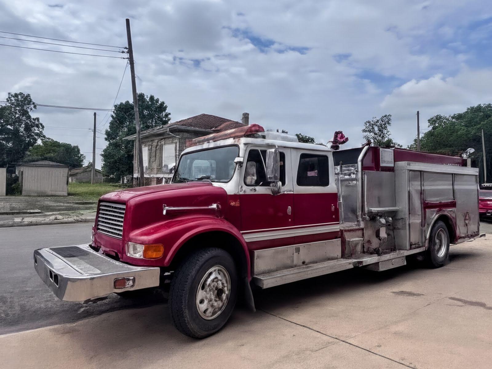1993 E-One International Pumper - image 1