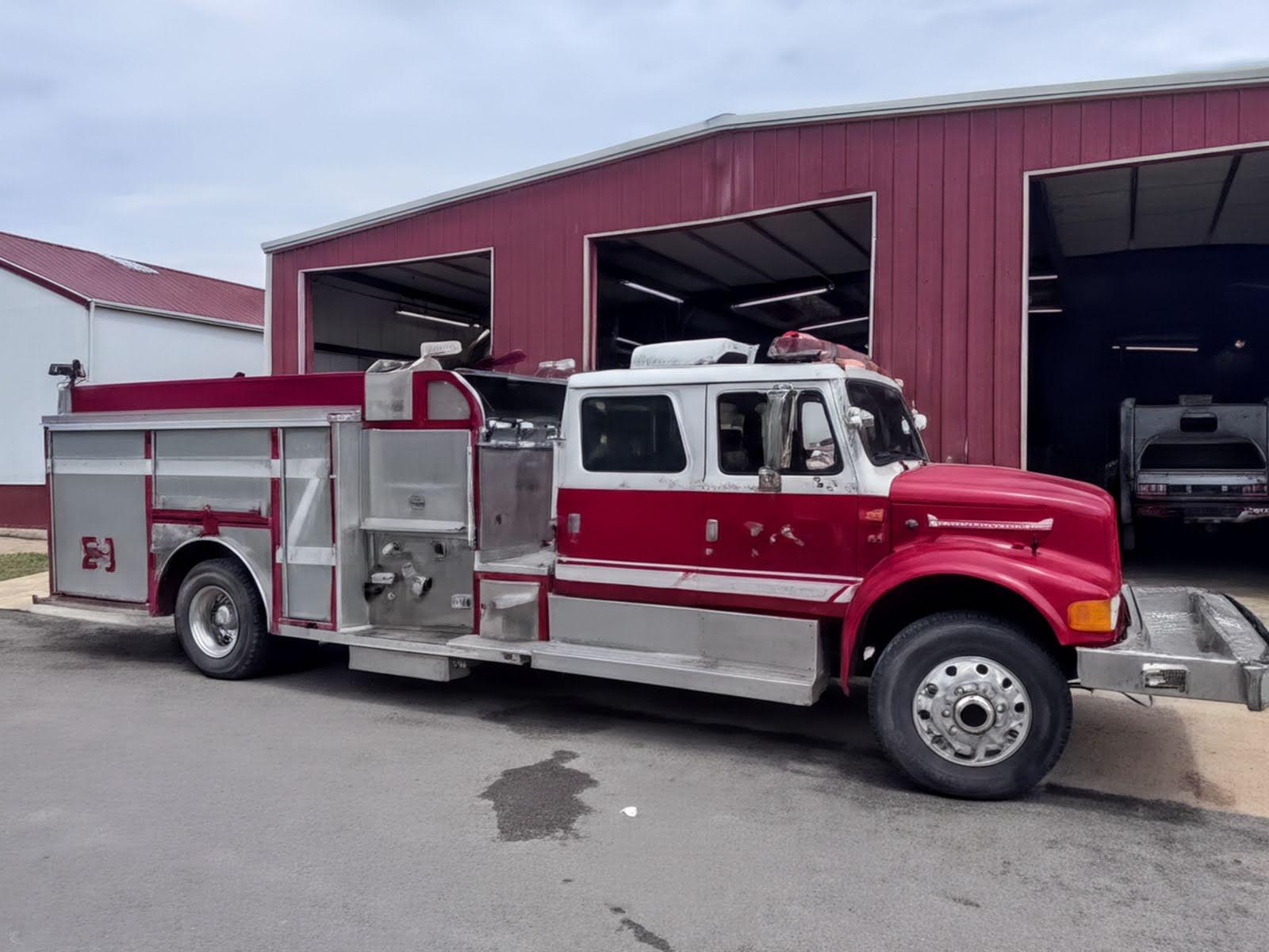 1993 E-One International Pumper - image 3