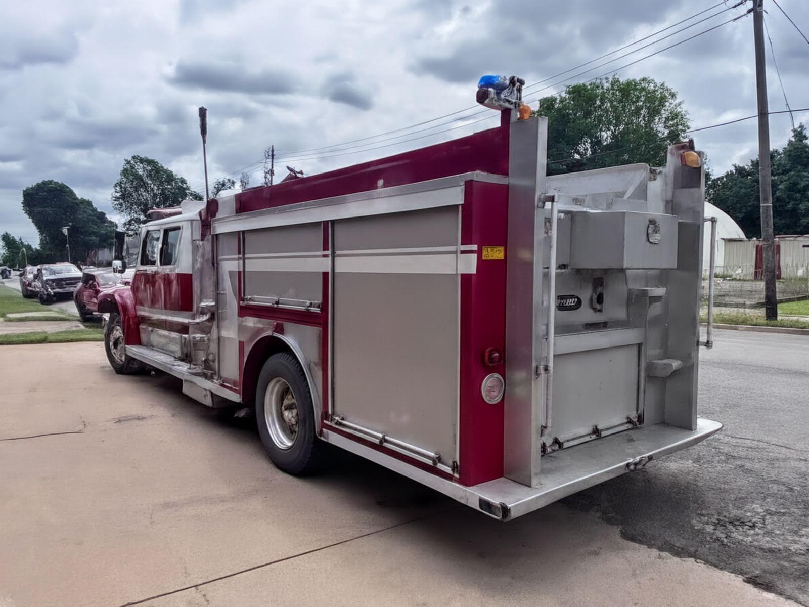 1993 E-One International Pumper - image 4