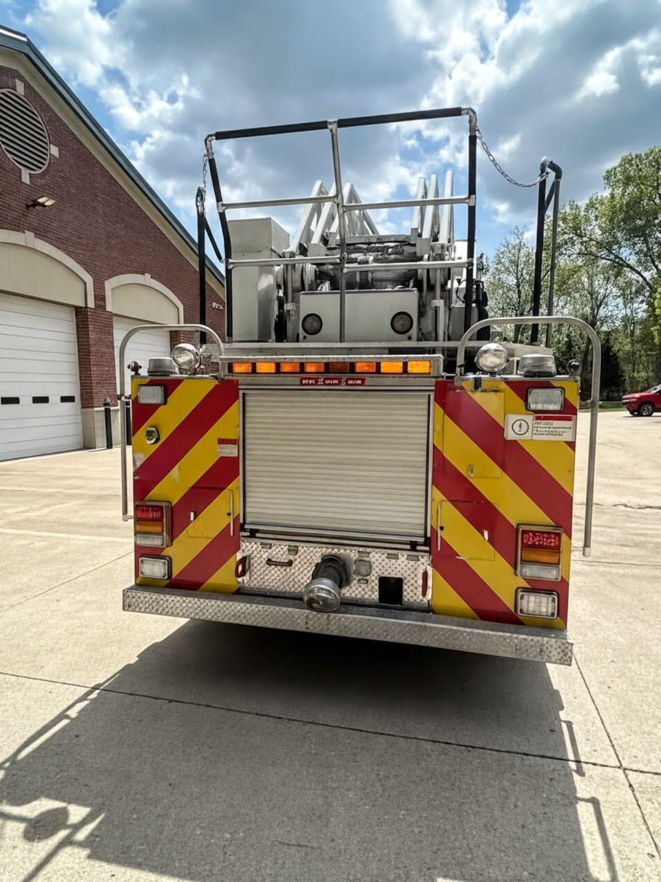 2001 Pierce Dash 100' Quint - image 4