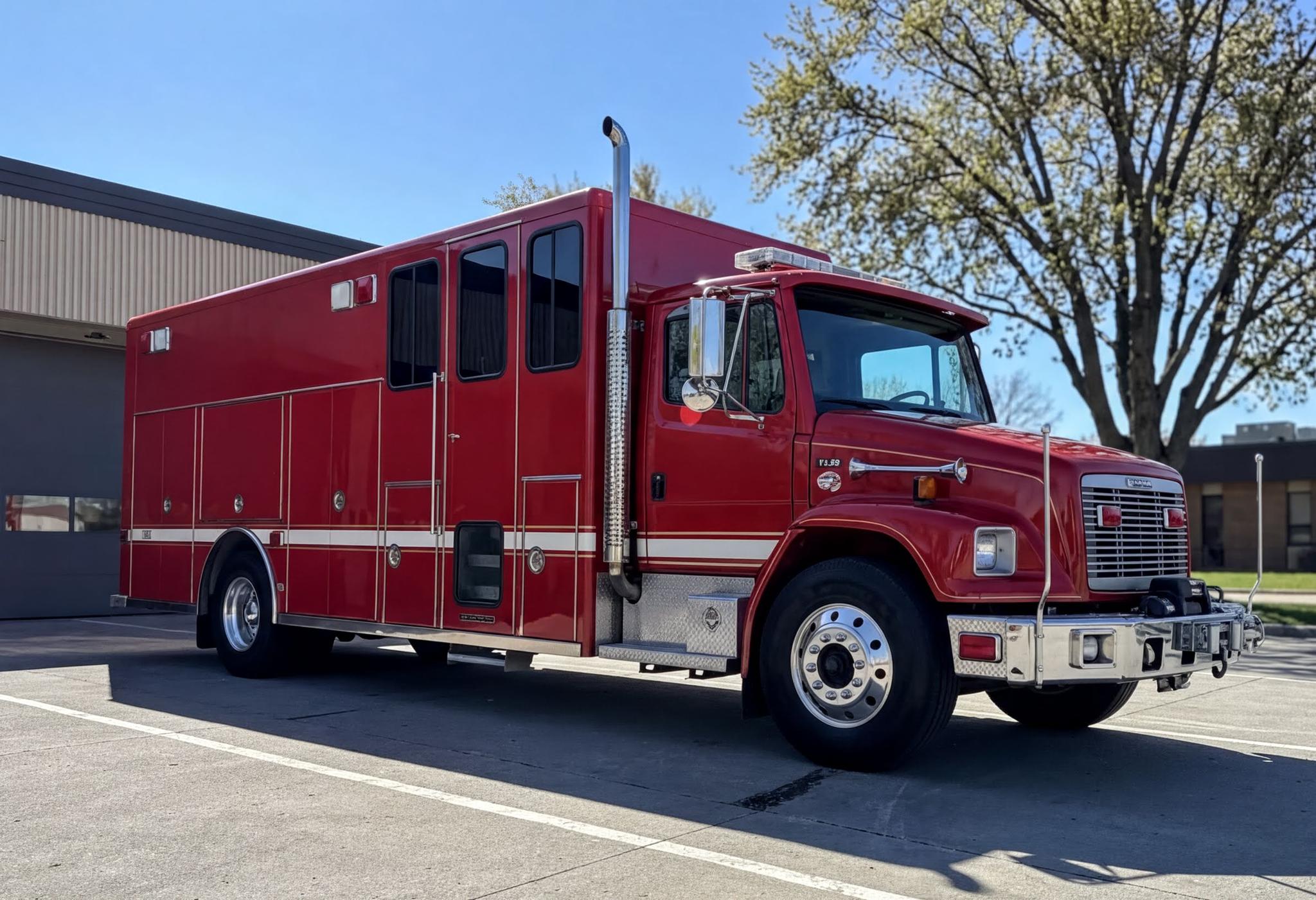 1999 General Safety Freightliner Heavy Rescue - image 2