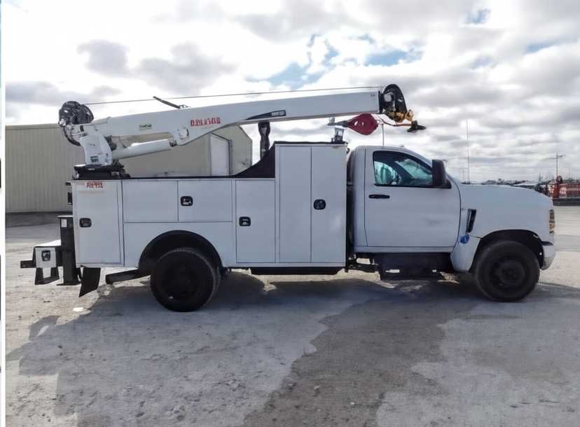 2024 Chevrolet Silverado 5500 4x2 Aluminum Knapheide Mechanics Body — photo 2
