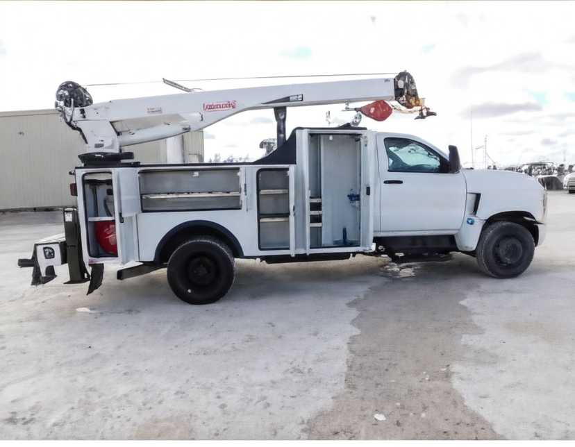 2024 Chevrolet Silverado 5500 4x2 Aluminum Knapheide Mechanics Body — photo 3