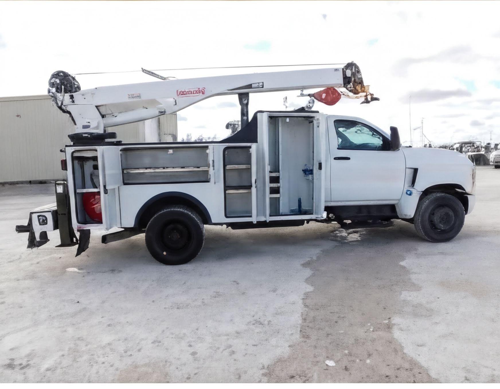 2024 Chevrolet Silverado 5500 4x2 Aluminum Knapheide Mechanics Body - image 3