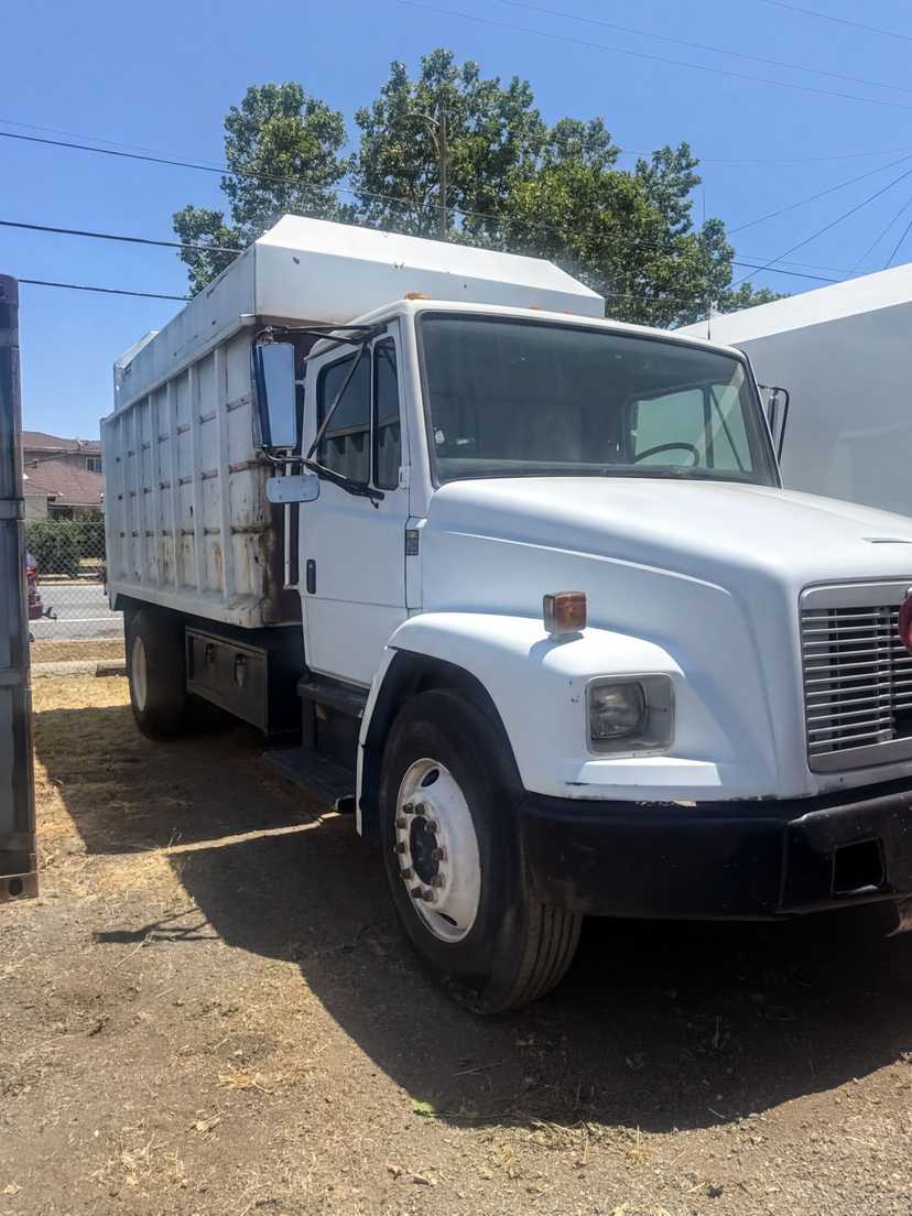 1999 Freightliner Dump Truck — photo 2