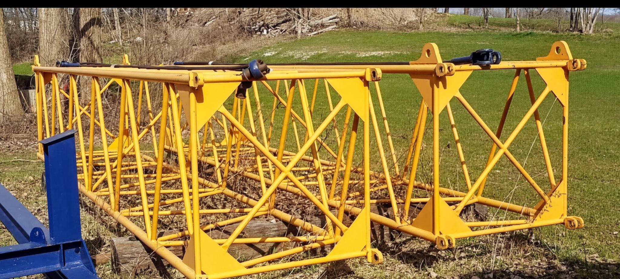 1979 p&h on road crane.    100' of boom - image 3