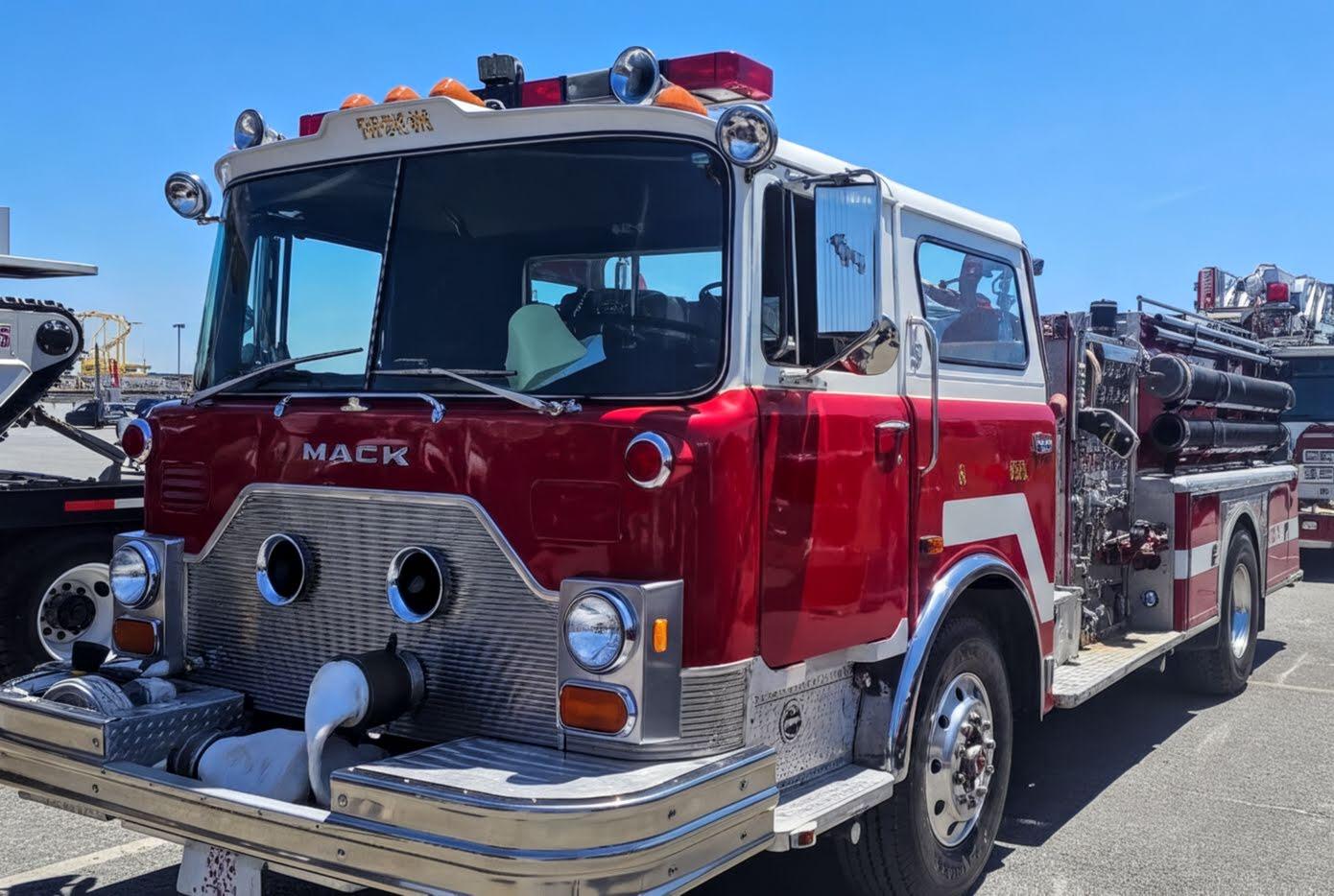 1988 Mack Pumper - image 1