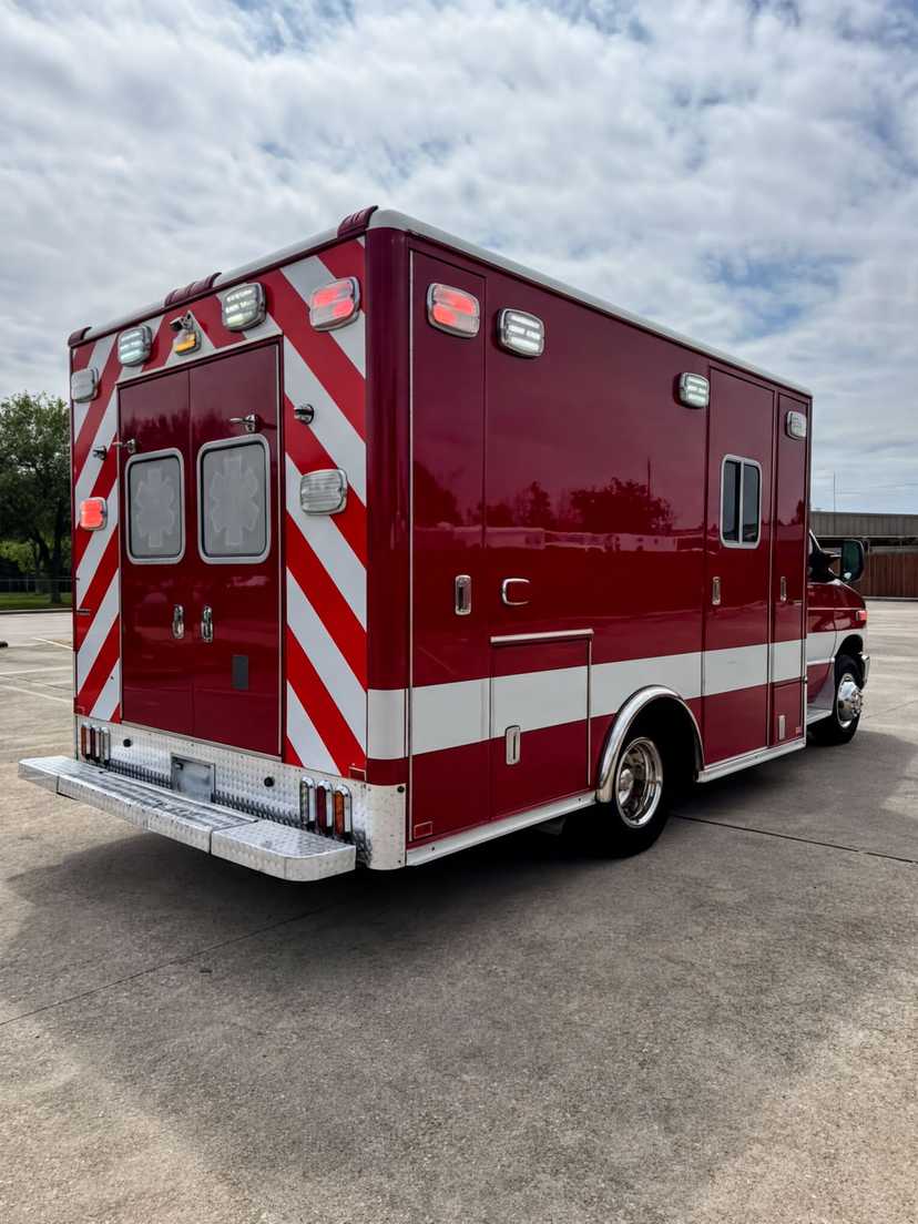 2015 Horton Ford Type III Ambulance — photo 4