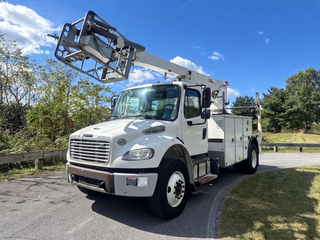 2019 Freightliner M2 106 Bucket Truck/Cable Placer (45 ft) - image 1