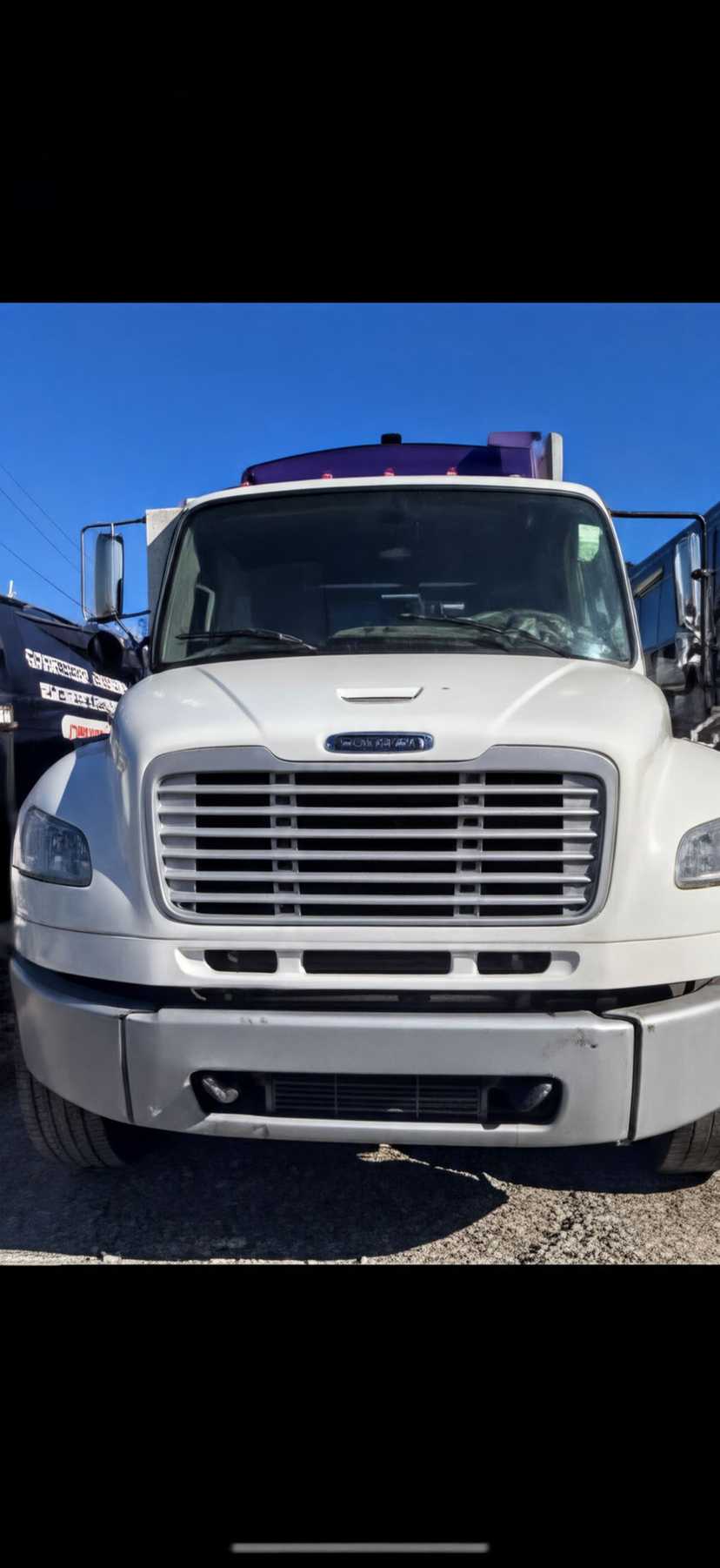 2015 Freightliner McNeilus Rear Loader — photo 2
