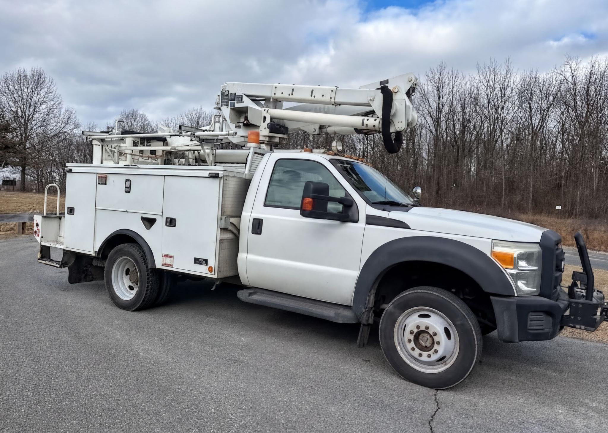 2015 Ford F550 Bucket Truck w/ Altec AT37G (42 ft) - image 1
