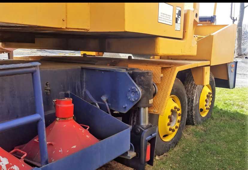 1979 p&h on road crane.    100' of boom — photo 5