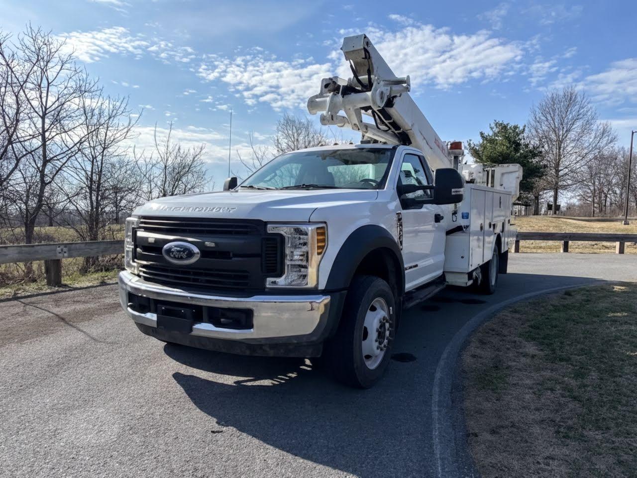 2019 Ford F550 Bucket Truck w/ Altec AT41S Boom (46 ft) - image 1