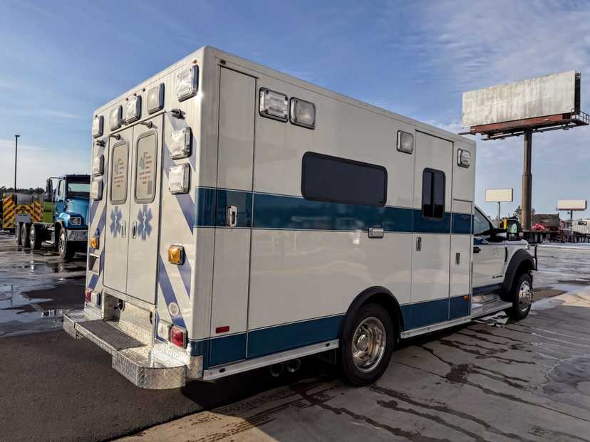 2017 PL-Custom Ford 4x4 Type I Ambulance — photo 4