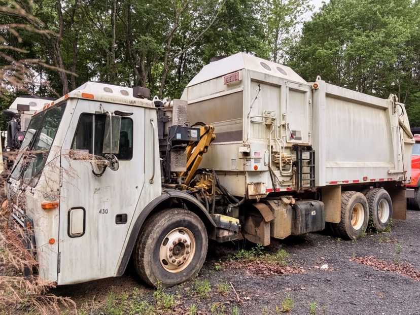 2011 Mack Heil Side Loader — photo 3