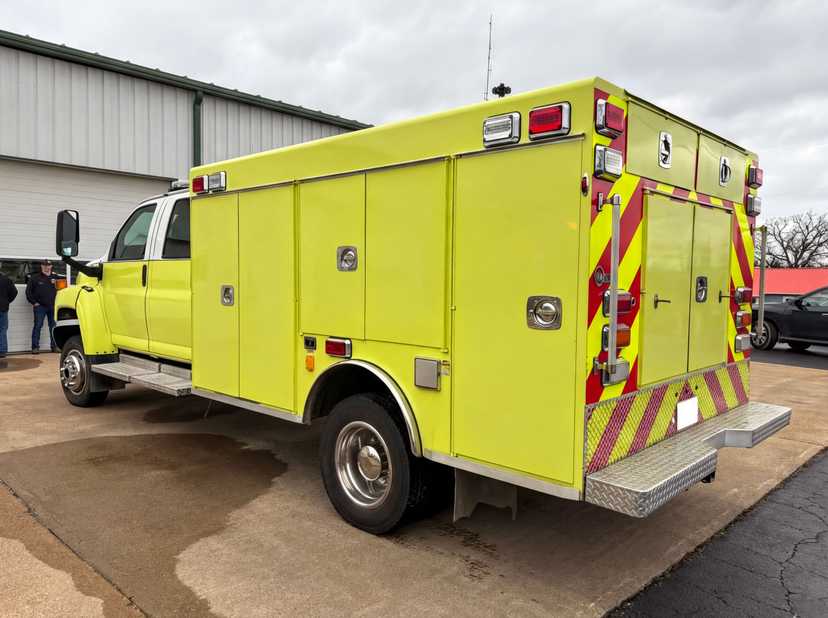 2009 Chevrolet Kodiak 5500 4x4 Squad — photo 2