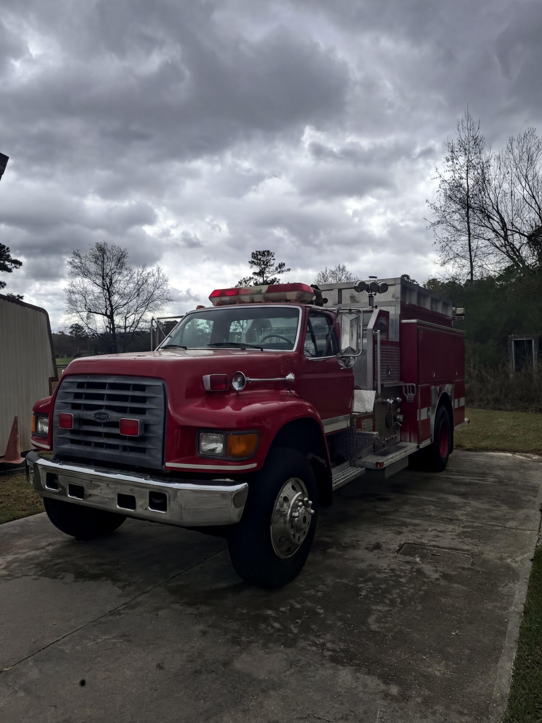 1997 E-One Ford Pumper - image 1