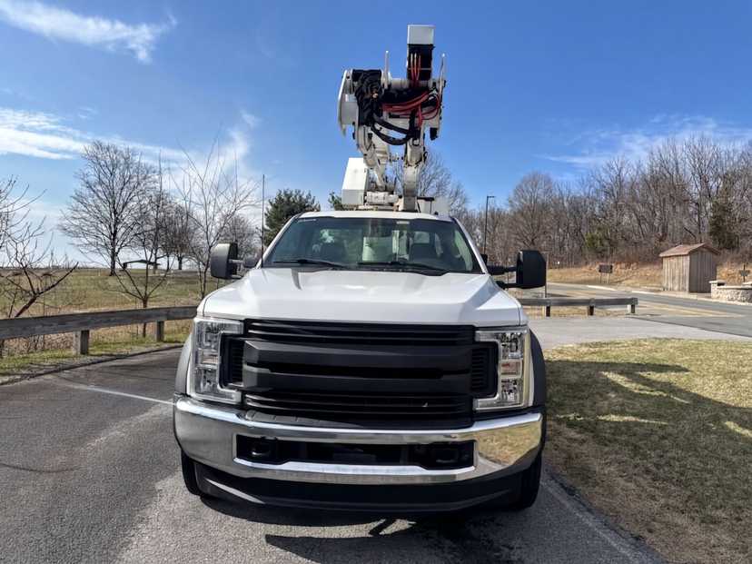 2019 Ford F550 4x4 Bucket Truck w/ Hi-Ranger LT40 Boom (45 ft) — photo 3