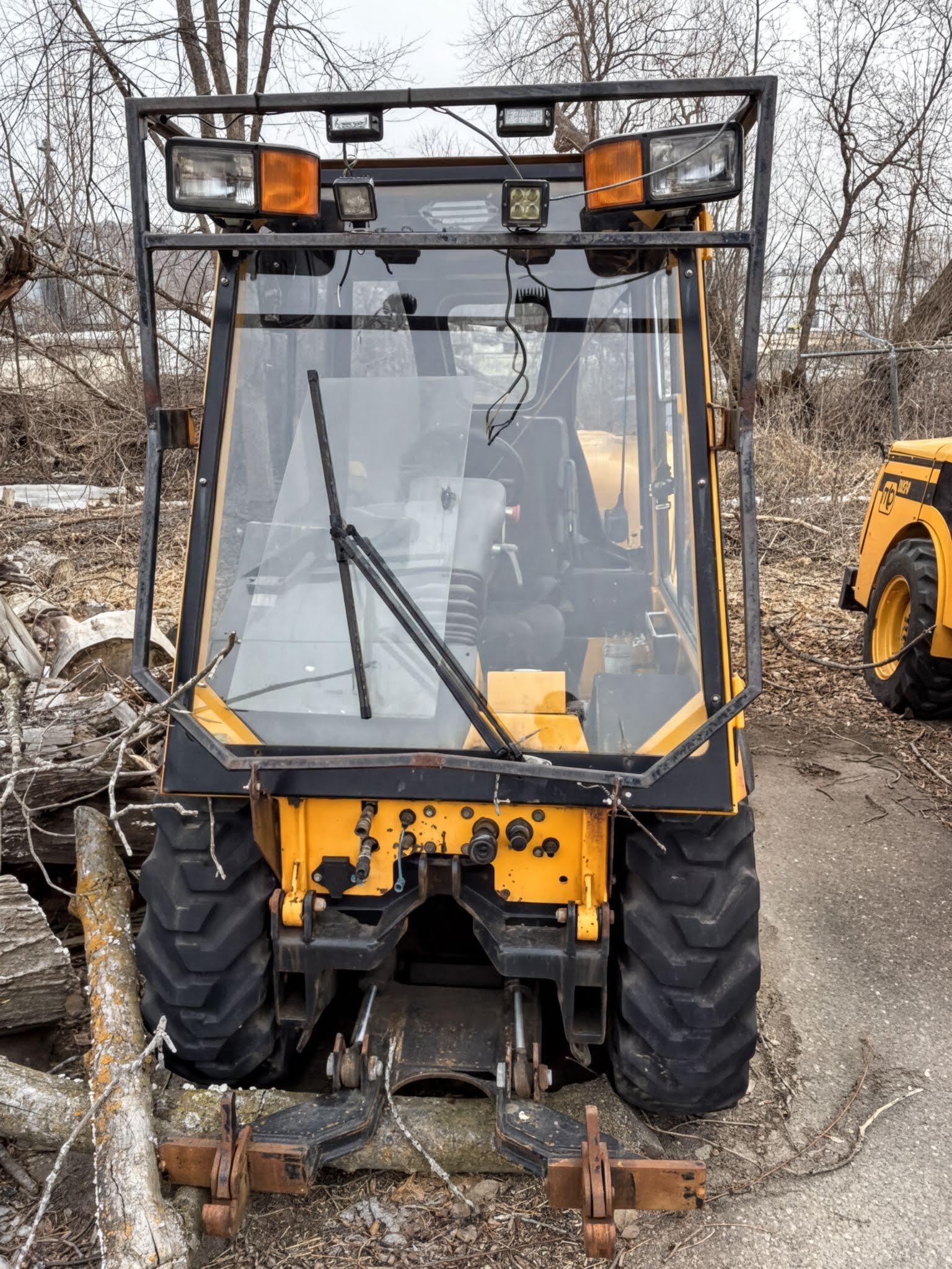 2012 MB MSV Tractor - image 3
