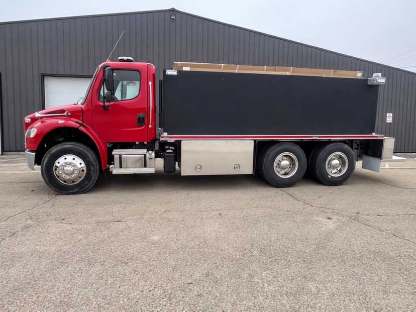 2018 Simon Fire Equipment Freightliner Tanker — photo 2