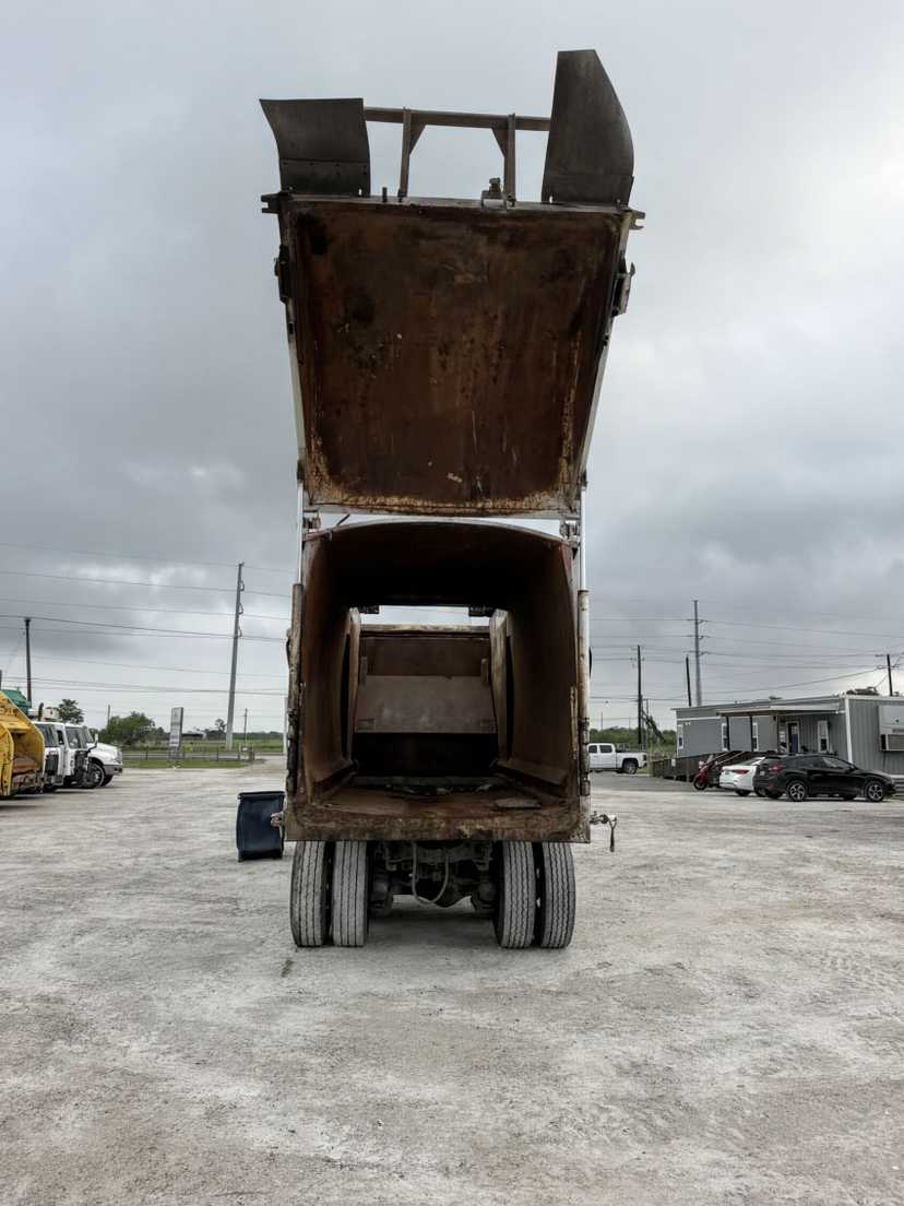 2007 Mack E-Z Pack Front Loader — photo 3