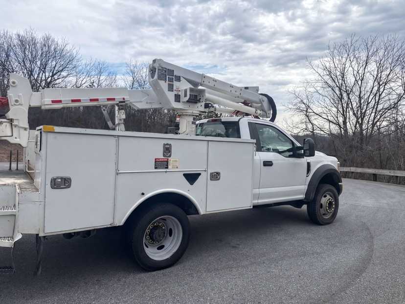 2017 Ford F550 Bucket Truck w/ Altec AT37G Boom (42 ft) — photo 4
