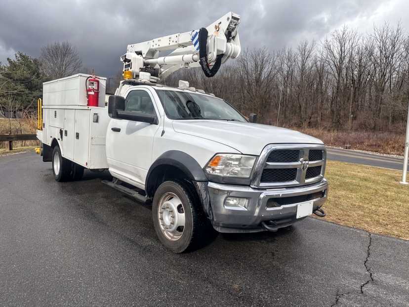 2018 Ram 5500 4x4 Bucket Truck w/ Altec AT40G Boom (45 ft) — photo 3