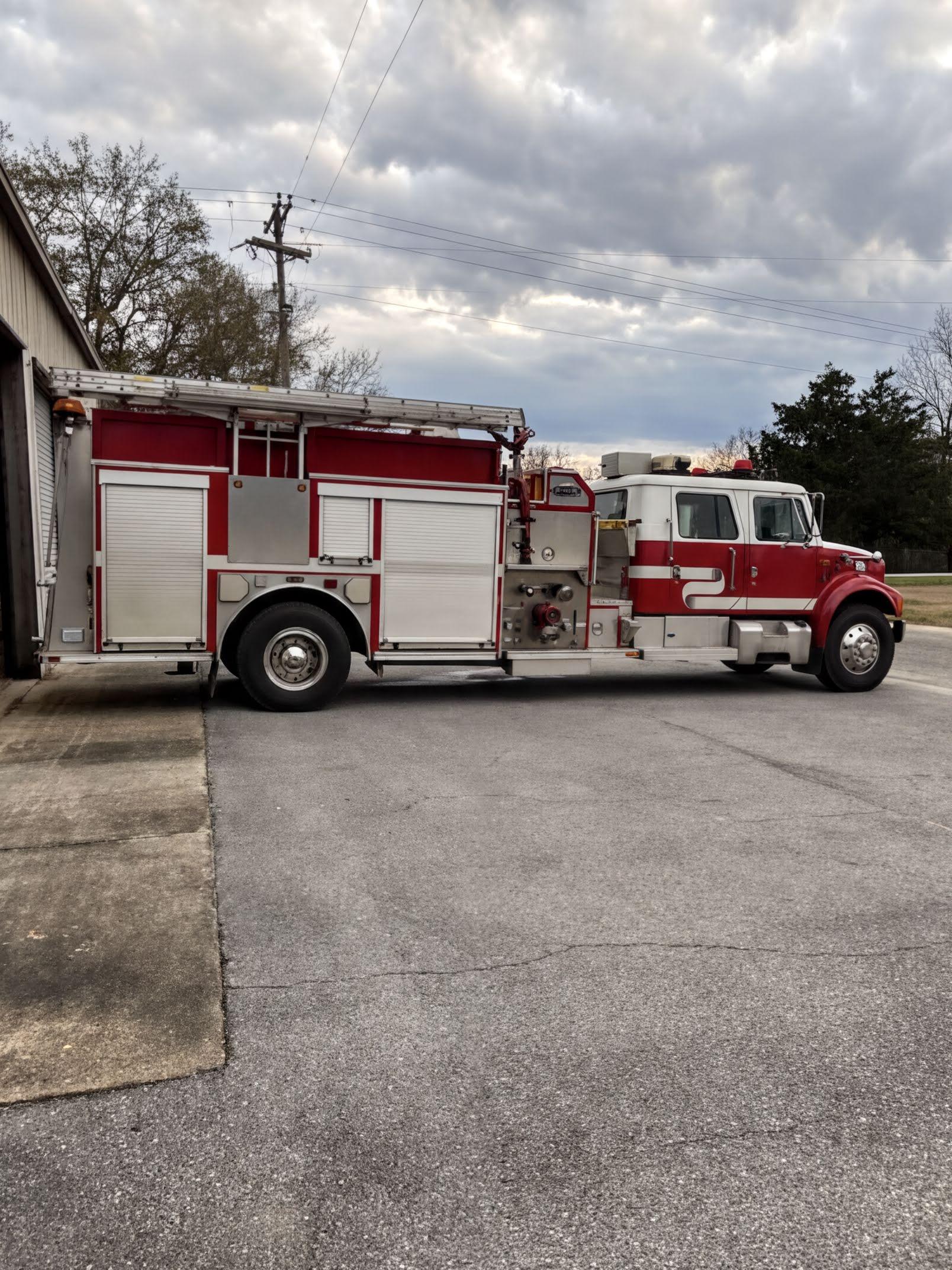 2002 E-One International Pumper - image 3