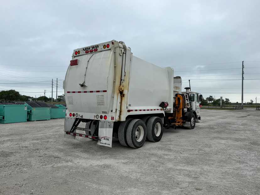 2014 Autocar New Way Front Loader — photo 2